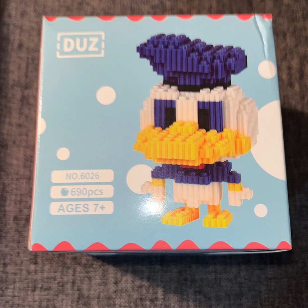 Blocks; Lego MINI; NEW; instructions/sealed Legos in ea. box; 690pcs-Donald Duck